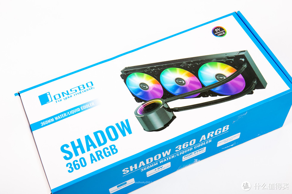 水冷是乔思伯自家的SHADOW·光影360，水冷性价比不错，LOGO光效也还可以