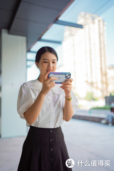 拥有保护欲极强的高颜值伴侣是怎样的体验？决色iPhone13手机小彩壳