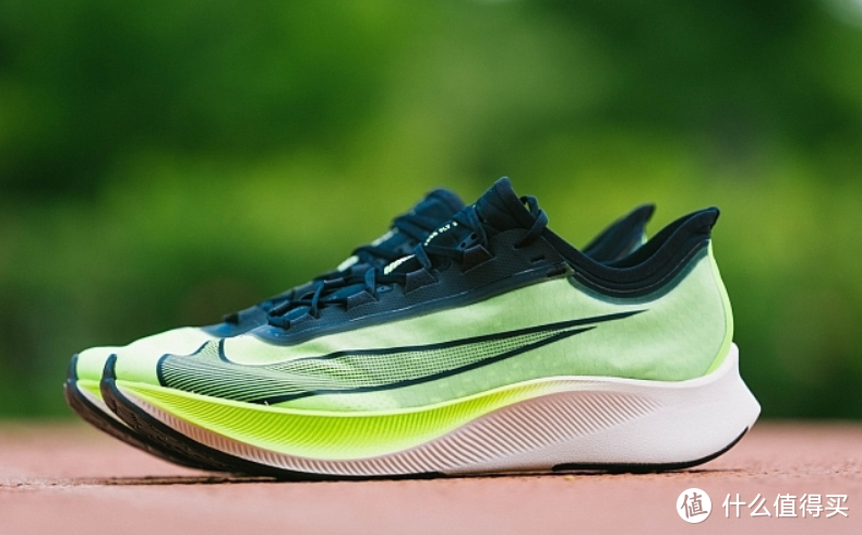 穿上这双鞋 你敢不敢更快呢？耐克 Zoom Fly 3