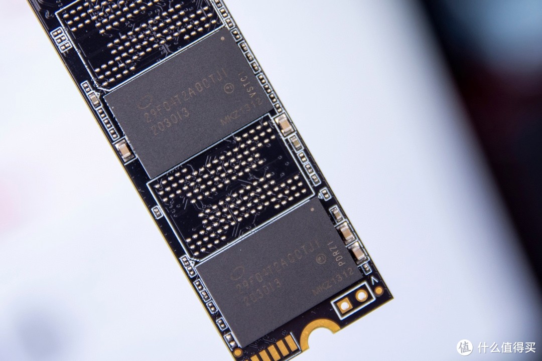 台电幻影NP900 NVMe 固态硬盘性能评测，1TB容量打造真香机