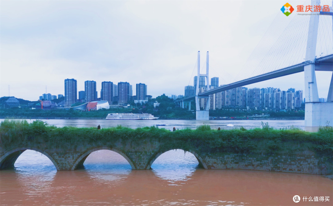重庆小众拍摄地,江北茅溪偃月桥,见证闹市中百年古桥的沧桑