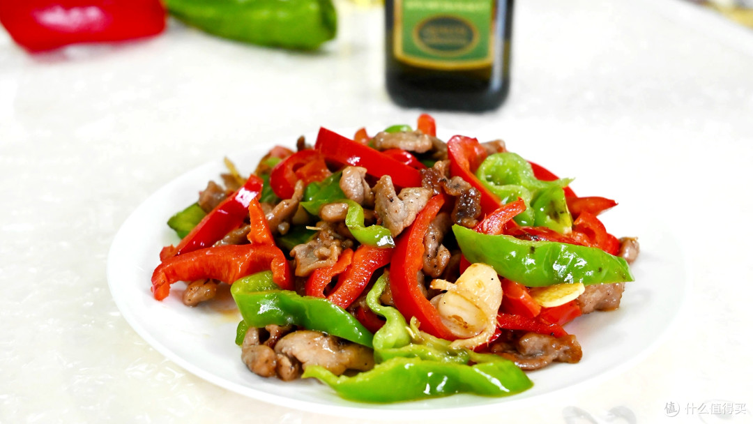 湖南家常菜青红辣椒炒肉,鲜香入味下饭下酒,肉嫩鲜香一盘吃完还不够