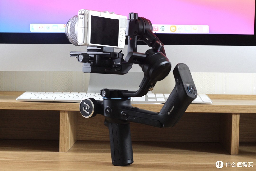 飞宇蝎子三轴相机手持稳定器体验：这是一款身怀绝技的稳定器