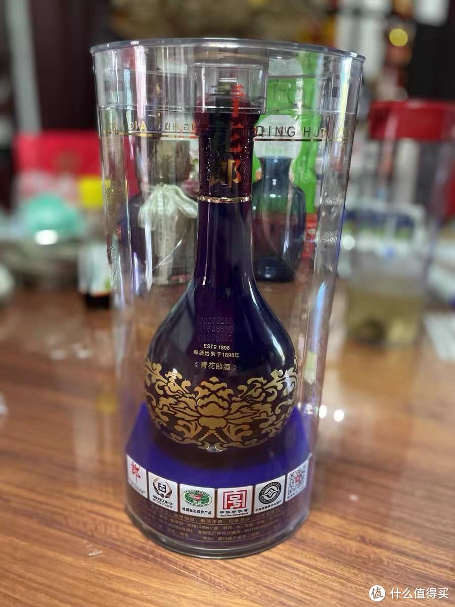 青花郎 香型:酱香型 度数: 53%vol 推荐理由:郎酒里的高端款，包装精美，品质不多说，送礼上选。