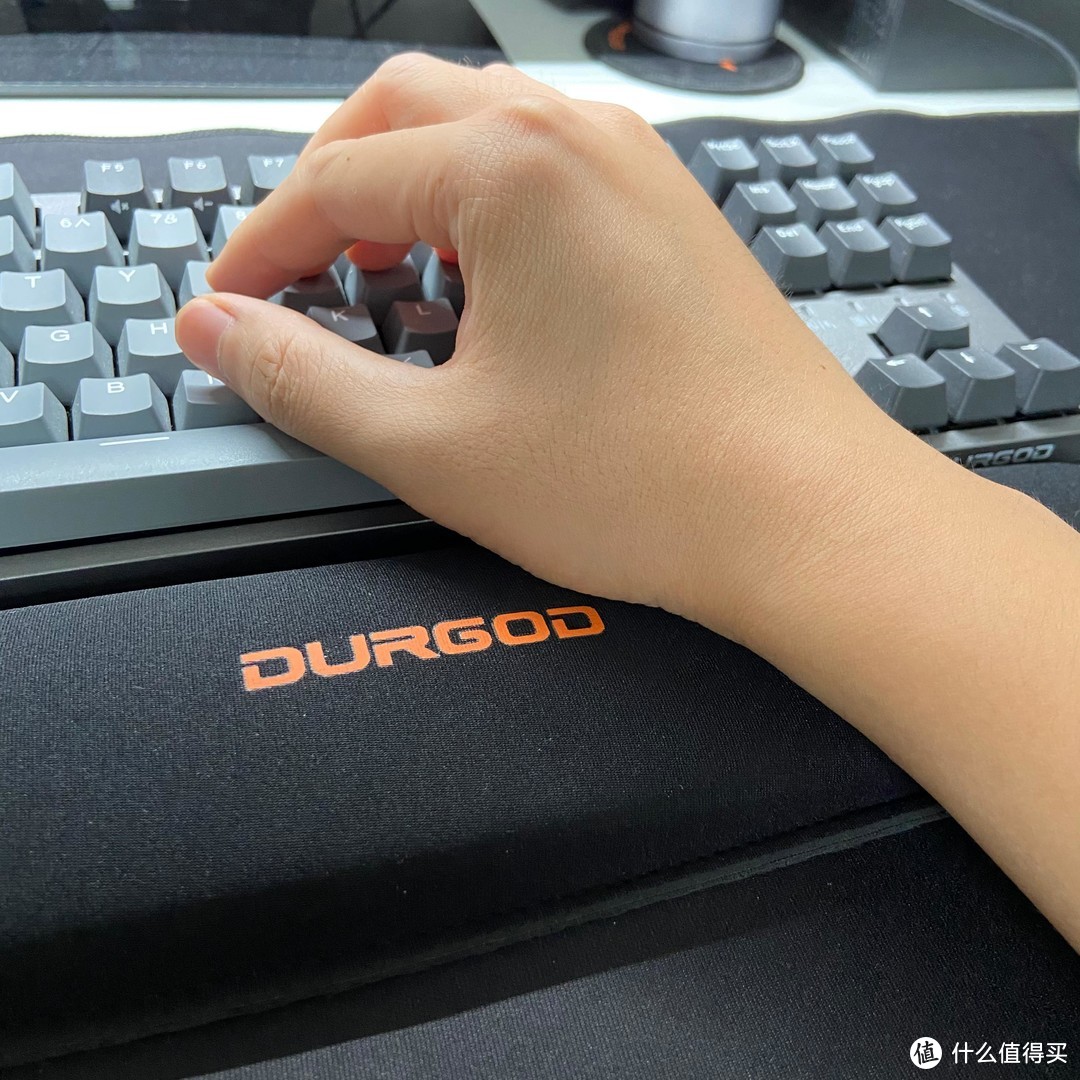 一把在手、通吃所有 ——杜伽K330W机械键盘及鼠标垫、碗托使用体验