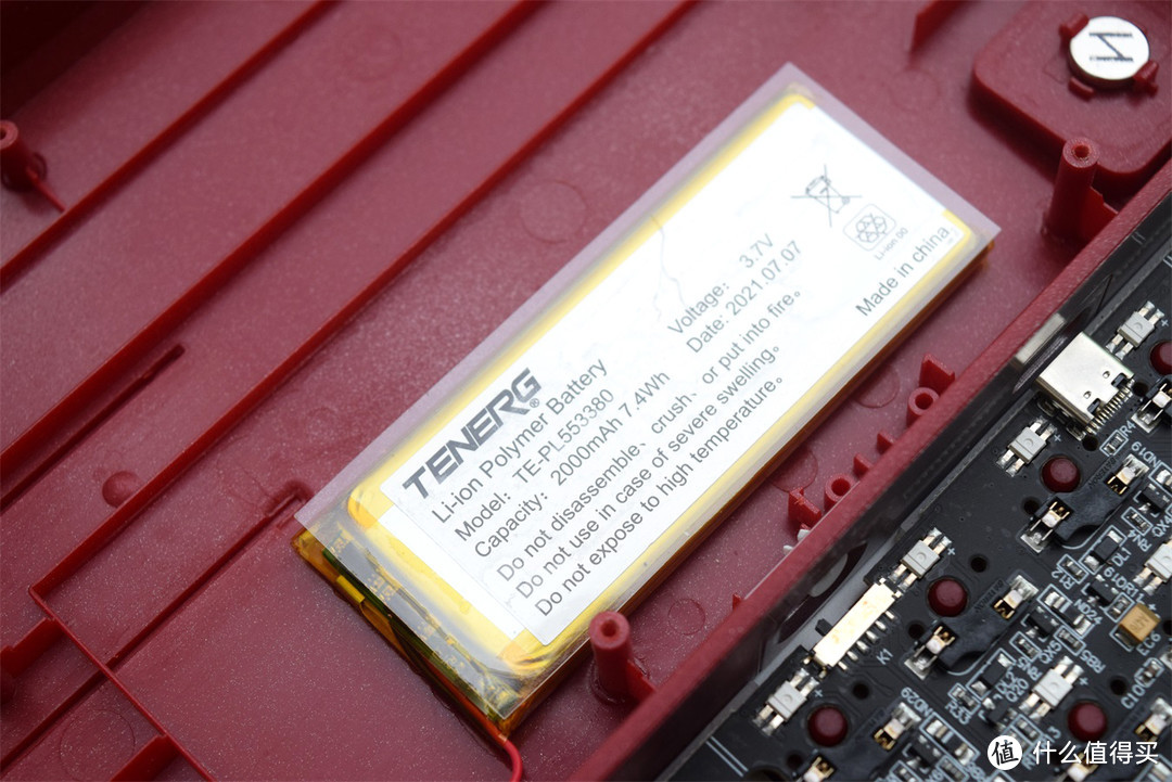 内外兼修，表里如一，达尔优A84烈焰红三模机械键盘拆解