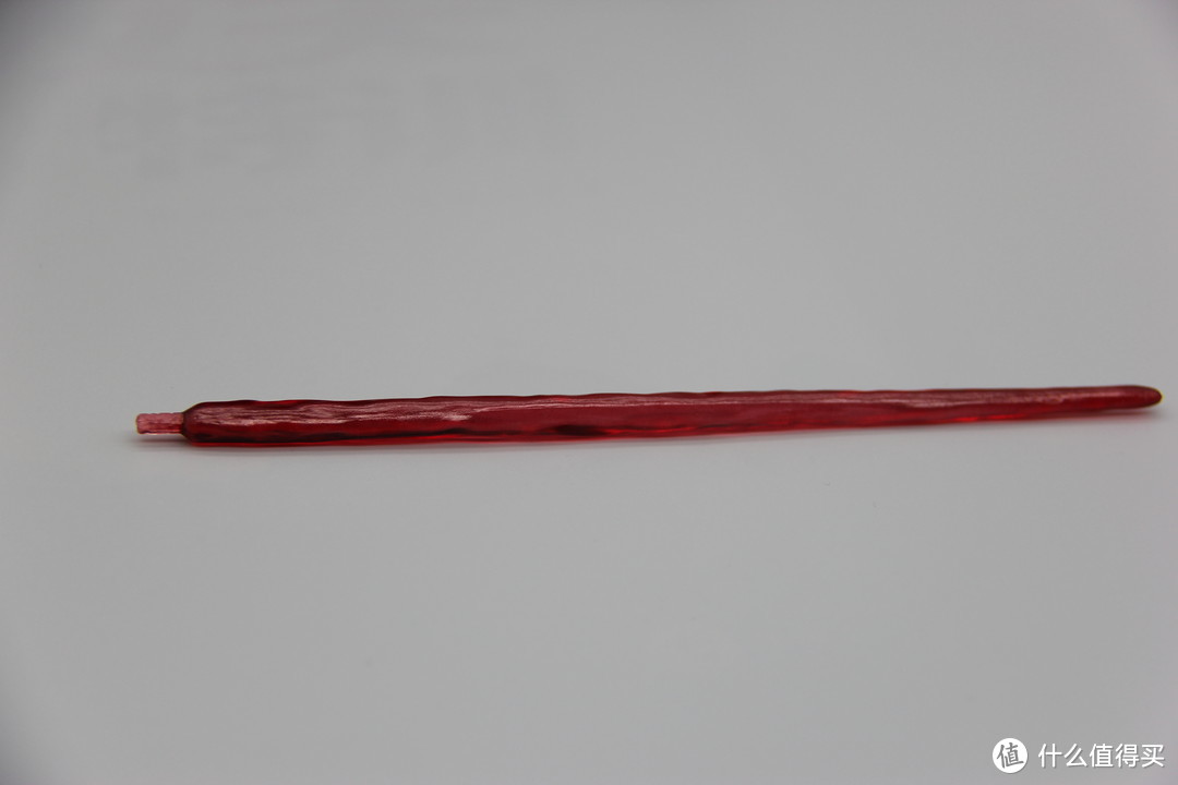 西斯标志红色光剑，针对整体的风格设计出一种液态流动感