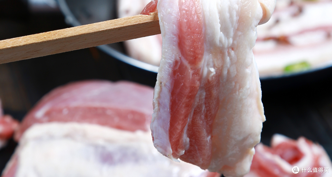 说大肉,不得不说猪肉,我们国家是肉类消费大国,即使像我这么大的人,我