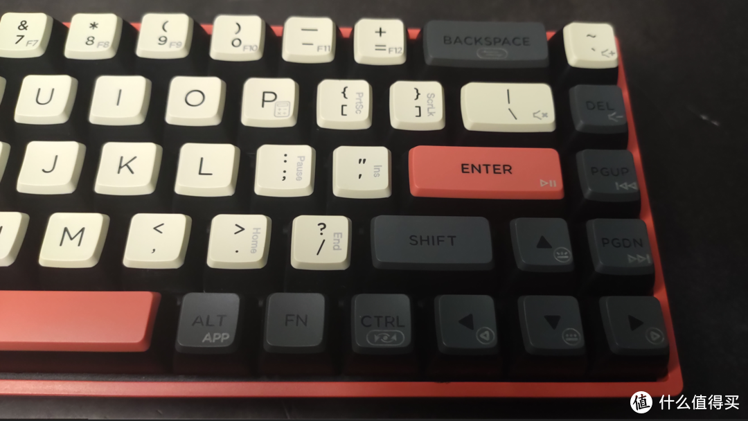 定价飘了？其实是真值！黑峡谷三模68键机械键盘Box初代号评测！
