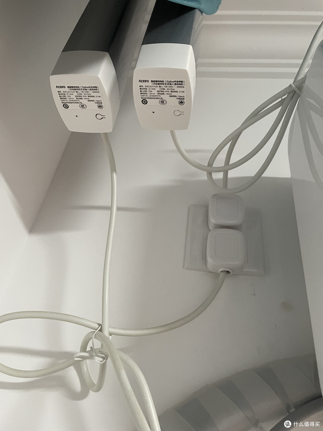 窗帘电机插座卧室要是有电动窗帘这个想法的,在最开始一定要师傅把