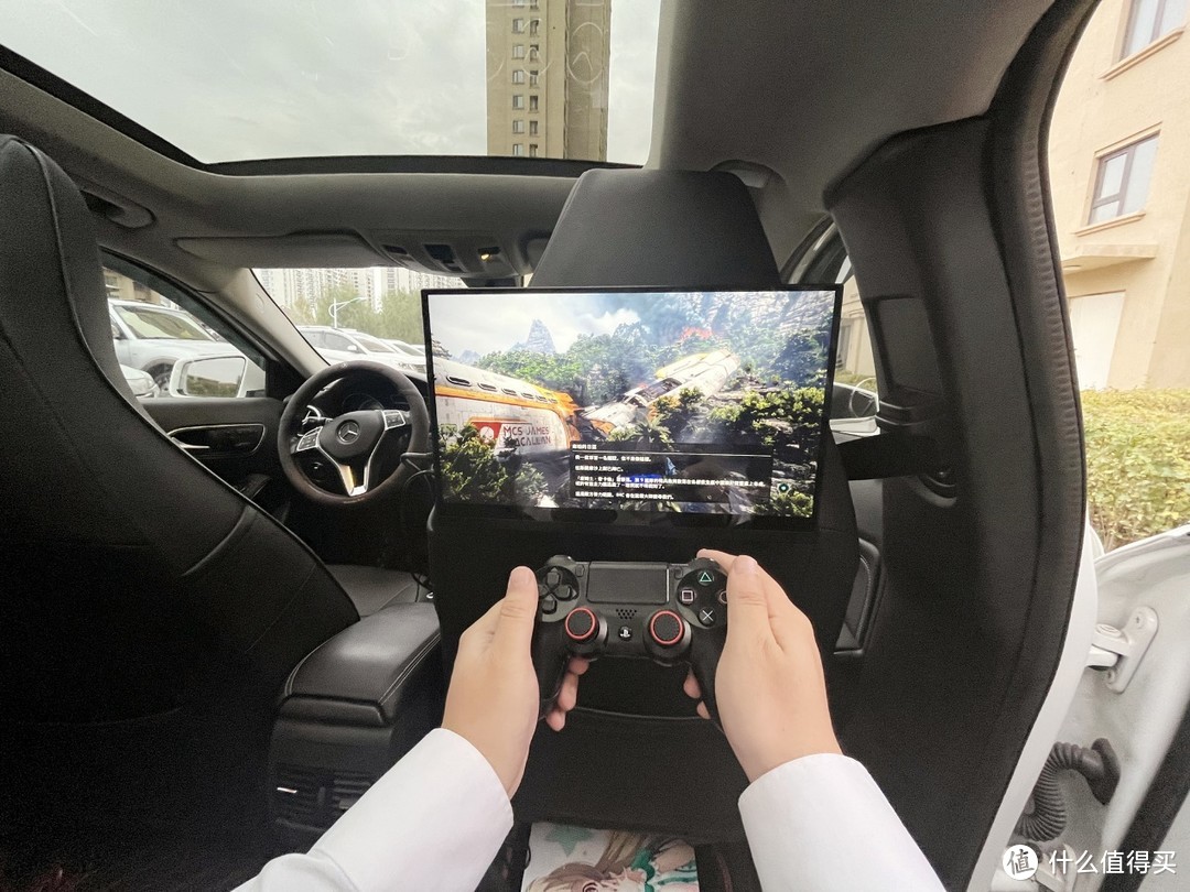 在车上也能玩PS游戏主机？论便携屏脑洞大开的奇葩用法