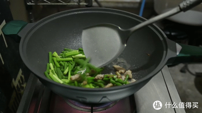 炒菜蒸煮都在行的平底锅，帝伯朗菲尼雅系列不粘锅上手