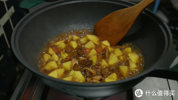 炒菜蒸煮都在行的平底锅，帝伯朗菲尼雅系列不粘锅上手