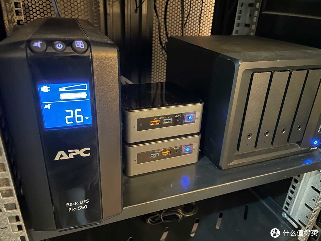 机柜内叠罗汉的 NUC