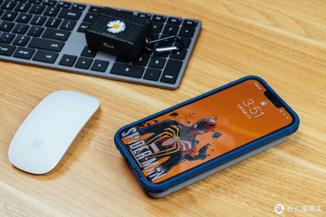 入手iPhone 13后，出行绝不能少了多功能双向快充无线充电宝：闪焰狐支架充电宝