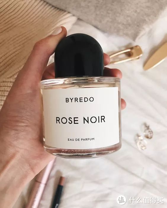 Byredo 黑玫瑰 非传统木质花香调的哥特玫瑰香水