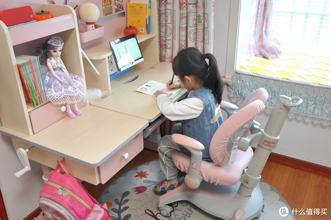 孩子的学习桌你会选吗？看我女儿用的科贝森120㎝儿童学习桌椅套装