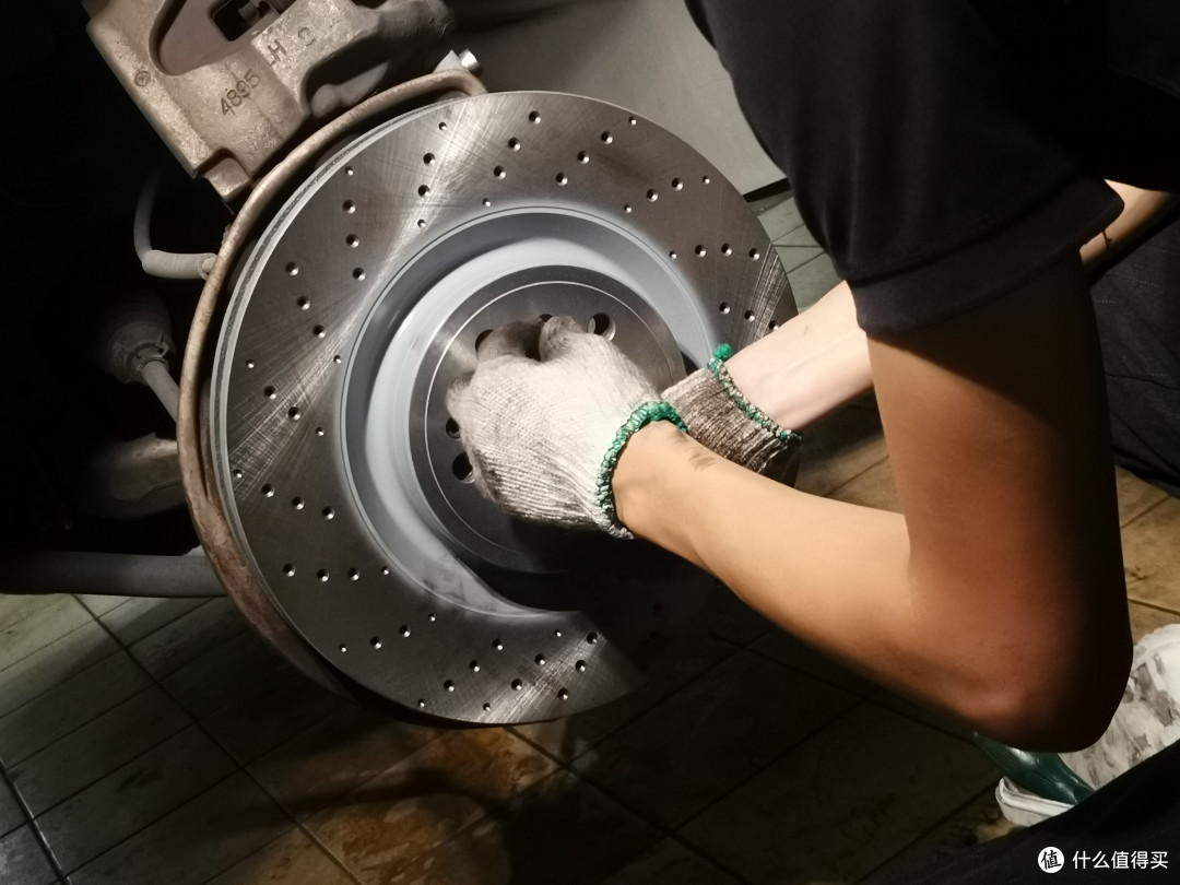 图片记录一下奔驰gle更换耐磨士刹车盘过程