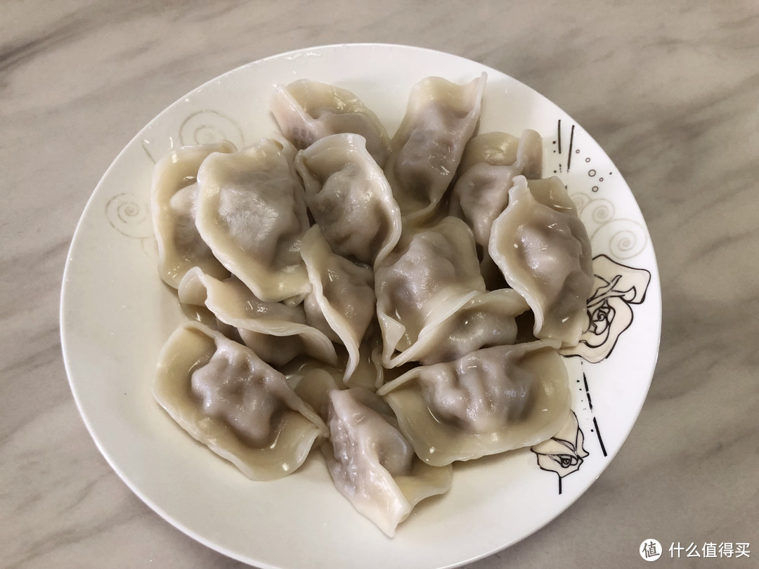 速冻水饺大乱斗，20袋水饺下肚，我来告诉你哪几家是真好吃