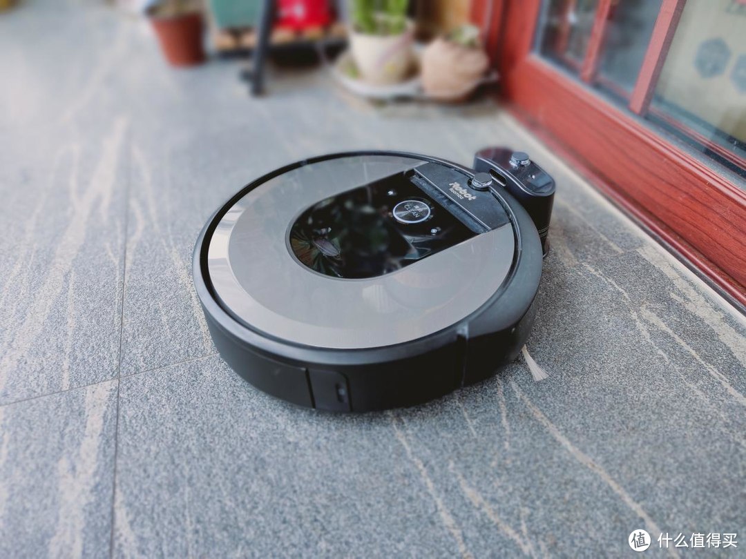 铁憨憨还是真智能？会学习的iRobot i7+扫地机器人