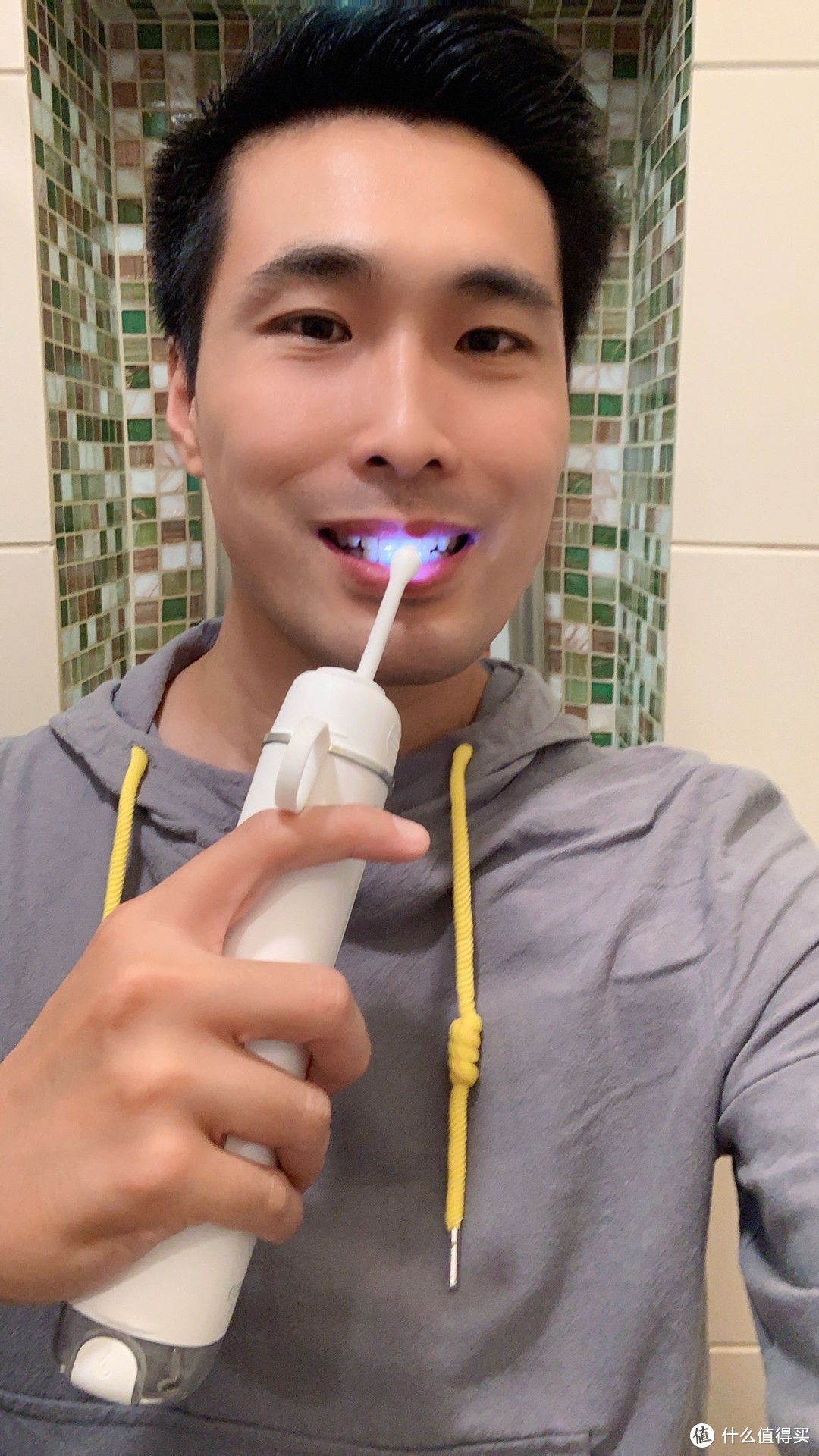 口腔清洁，高效洁牙，交给稳准狠的素诺智能可视冲牙器