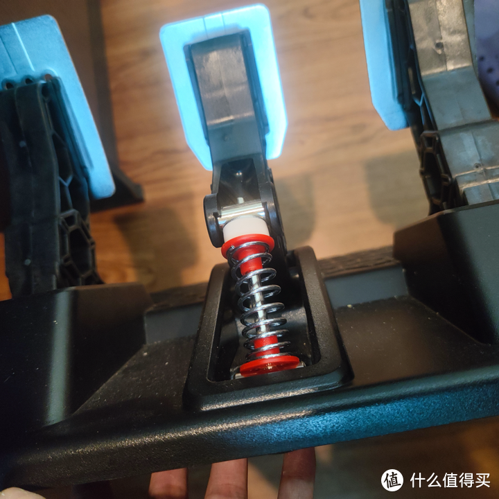 Thrustmaster（图马思特）面向 PS5/PS4 和 PC 的下一代混合动力赛车模拟器