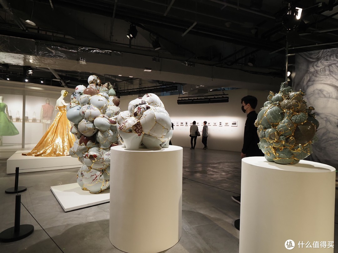 明星来这里秀美腿，现场更是大长腿的海洋，带你看北京Valentino高级时装展