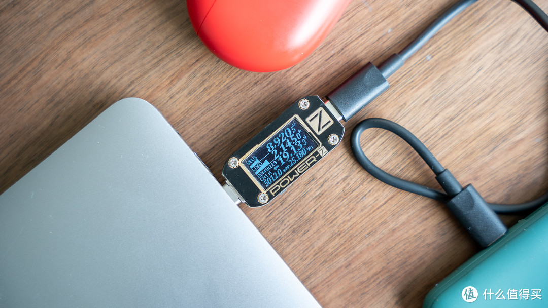 无线充电宝最合理的应用场景：闪焰狐无线支架充电宝评测