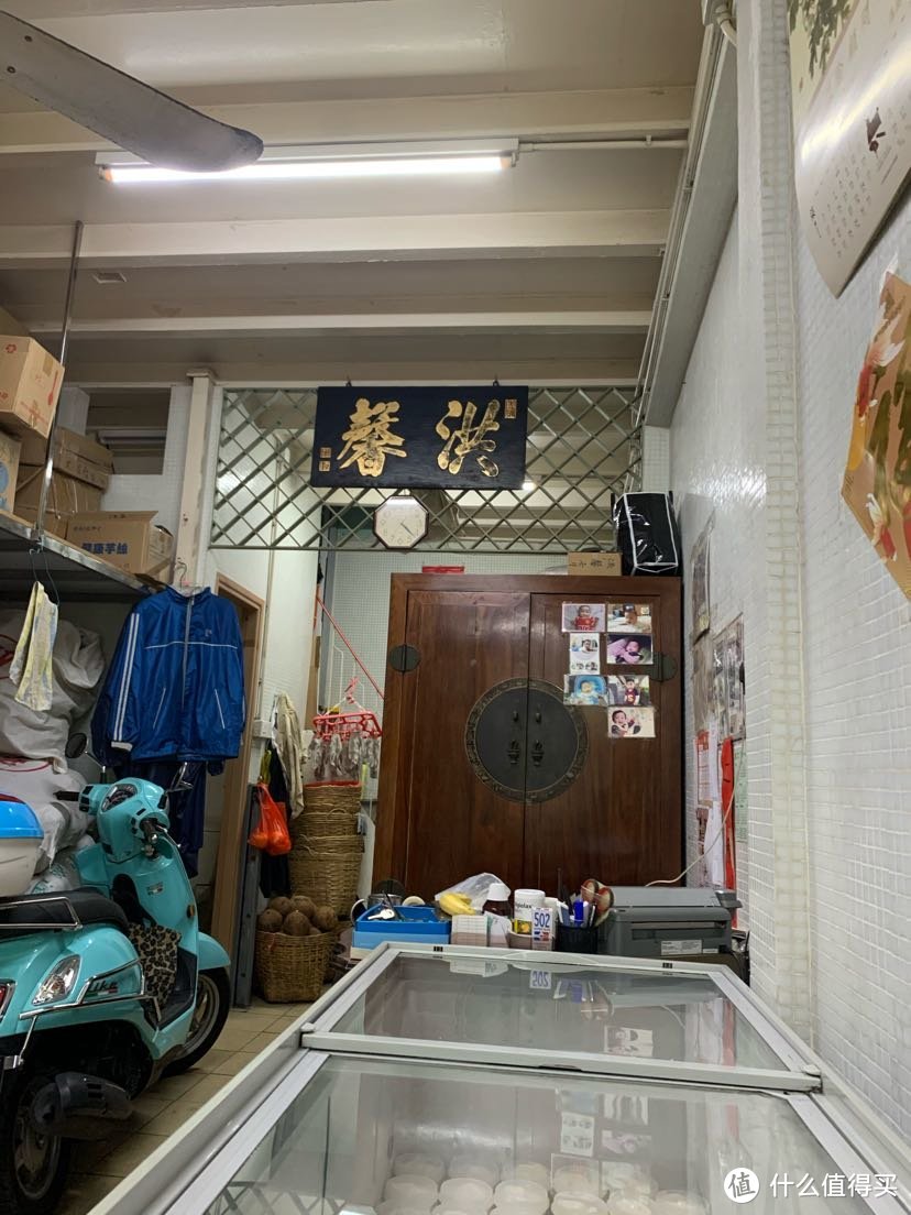 老细一人睇铺 前店后居