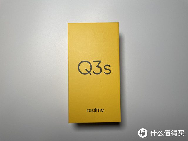 骁龙778G和5000mAh大电池 性能和续航拉满 realme Q3s评测