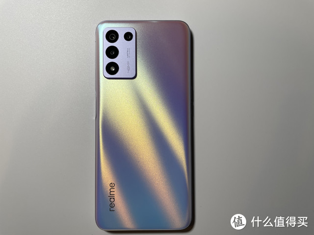 骁龙778G和5000mAh大电池 性能和续航拉满 realme Q3s评测