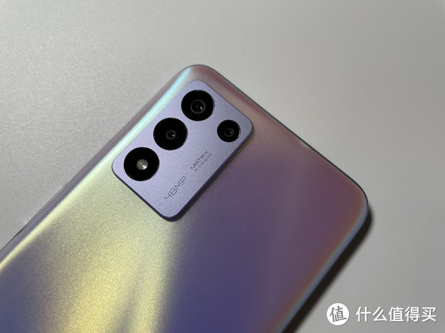 骁龙778G和5000mAh大电池 性能和续航拉满 realme Q3s评测