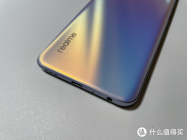 骁龙778G和5000mAh大电池 性能和续航拉满 realme Q3s评测