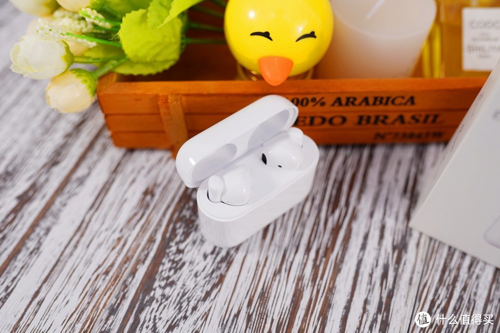 荣耀亲选真无线Earbuds X2简评：半入耳式设计，更轻便更小巧