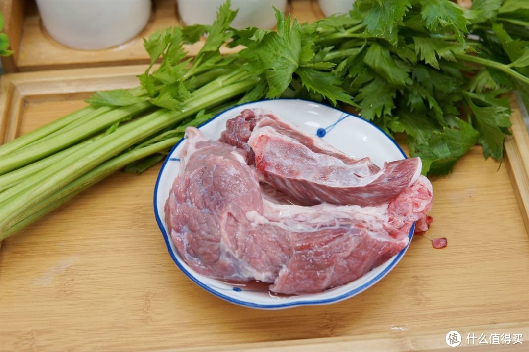 牛肉馅饺子怎么调馅？忌放1样调料，多加1样料水，不腻不膻，贼香