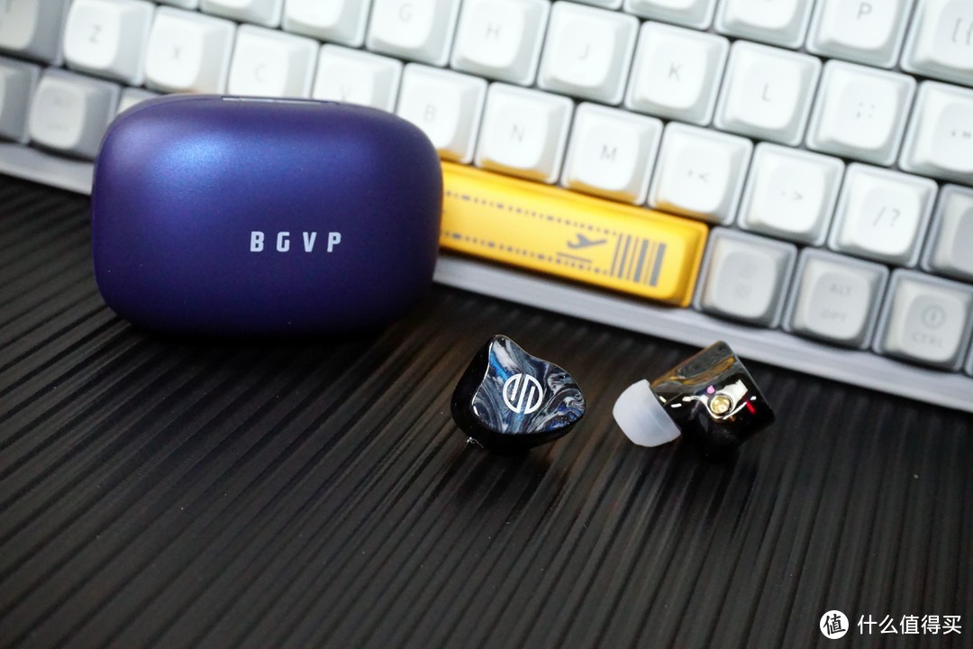 真无线蓝牙耳机里的异类，BGVP Q2s带给你有线与无线的双模体验