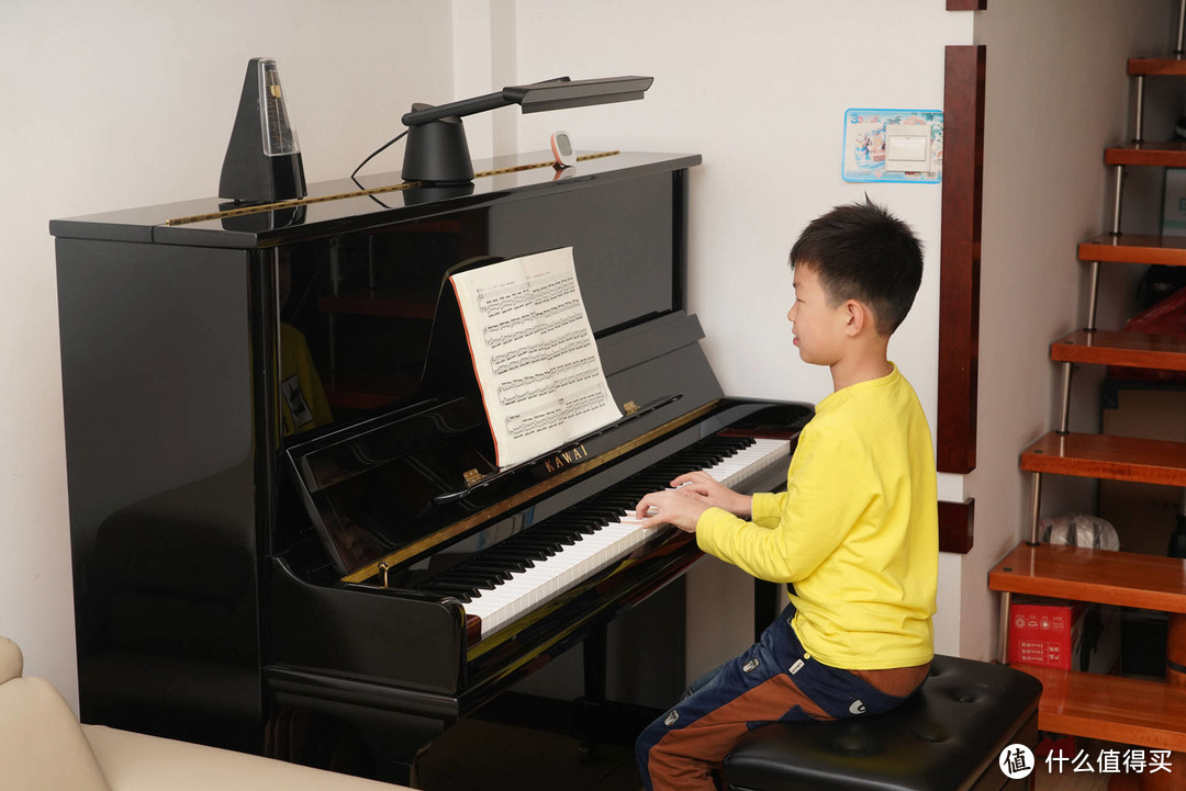 室内练习皮亚诺的最佳伴侣---明基Piano Light钢琴灯数据评测