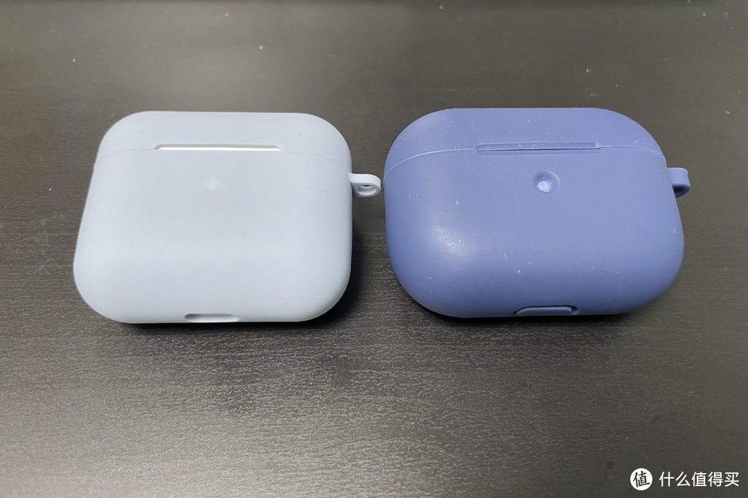 左AirPods 3，右AirPods Pro（合盖）