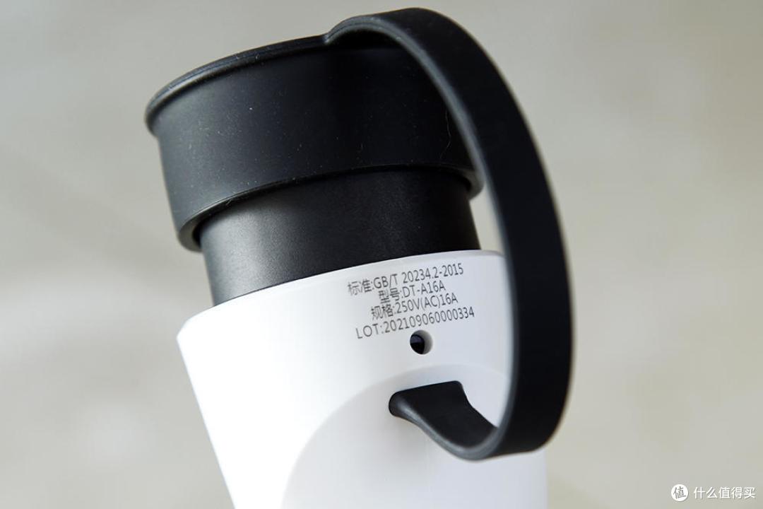 新能源车主新入的补能装备公牛便携充电枪