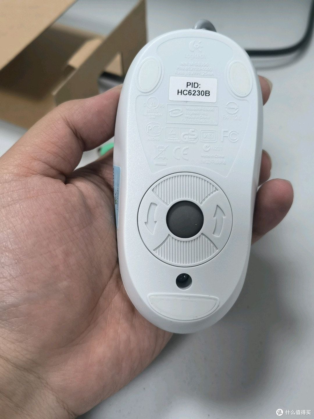 白色挺好看放在手里感觉不大哈滚球必须掏出来这种鼠标的意义就在于掏