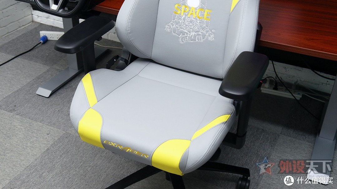 DXRACER迪锐克斯 夸父（CRAFT）电竞椅简评：科技与文化跨界融合