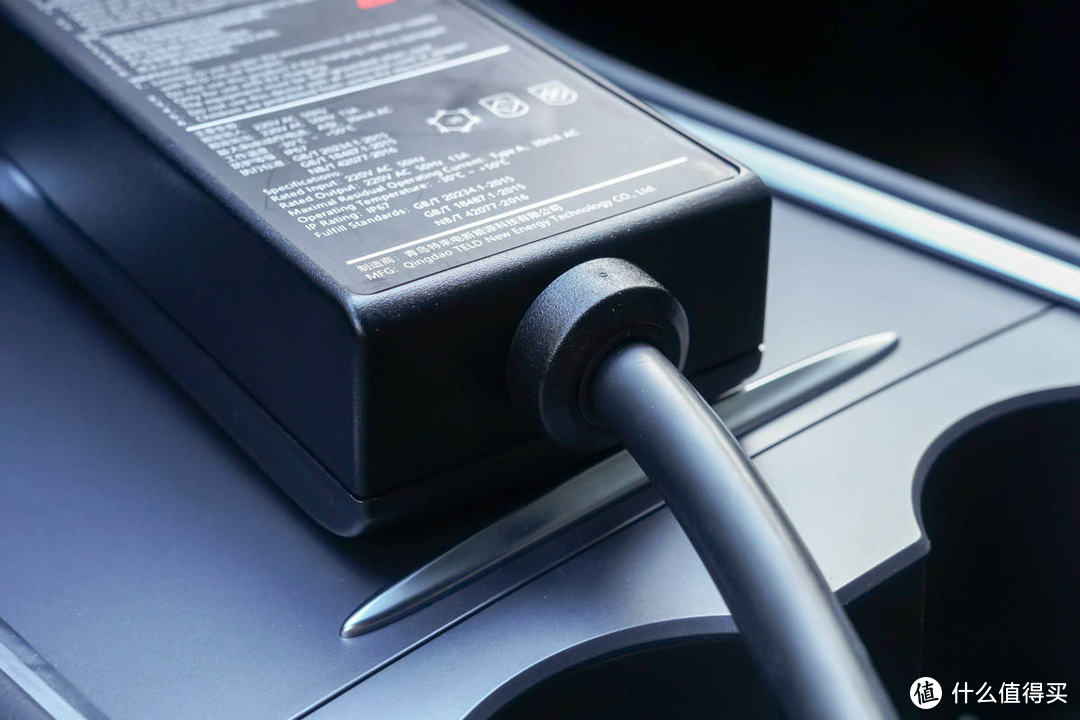 开箱特来电新能源汽车便携充电器：放在车里以备万一
