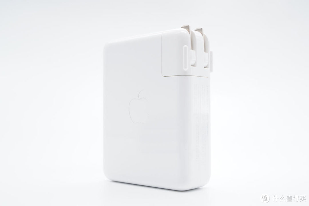 拆解报告：Apple苹果新款MacBook Pro 16标配140W氮化镓充电器A2452
