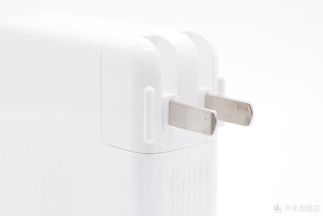 拆解报告：Apple苹果新款MacBook Pro 16标配140W氮化镓充电器A2452