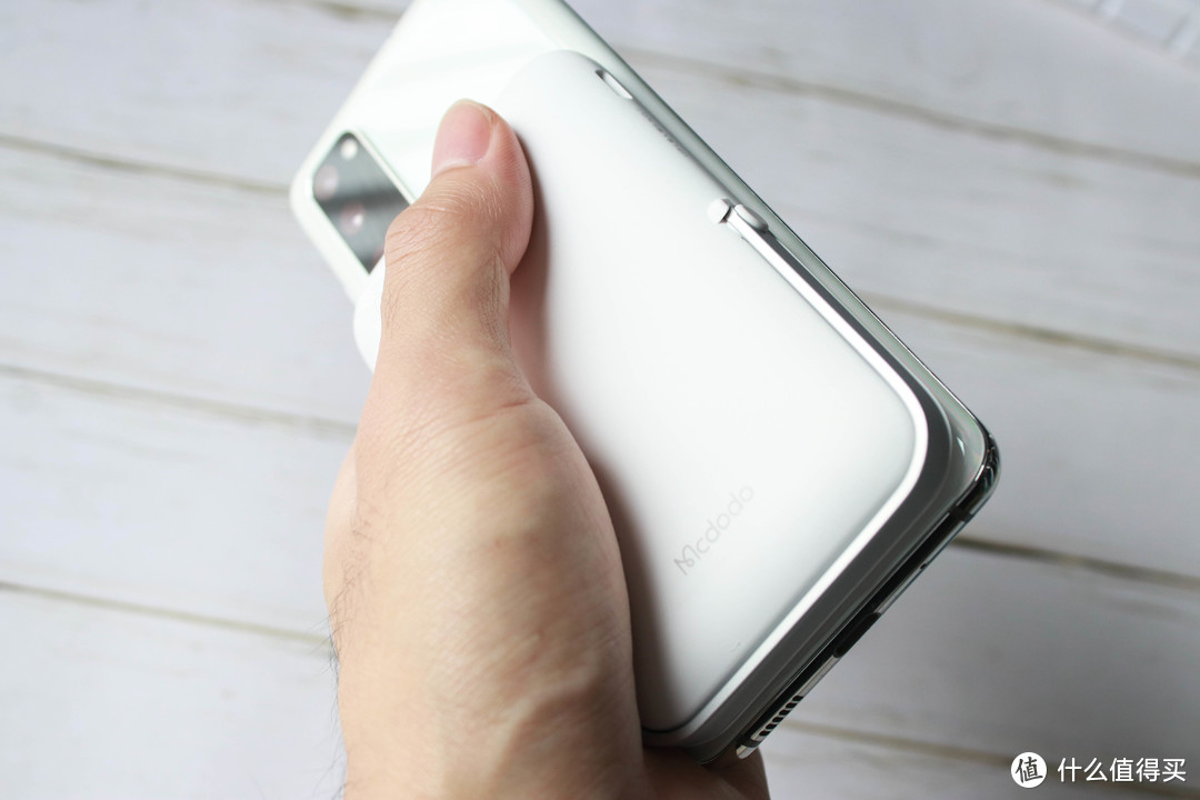 充电磁吸移动支架三合一，麦多多摩卡磁吸充电宝为你的iphone护航