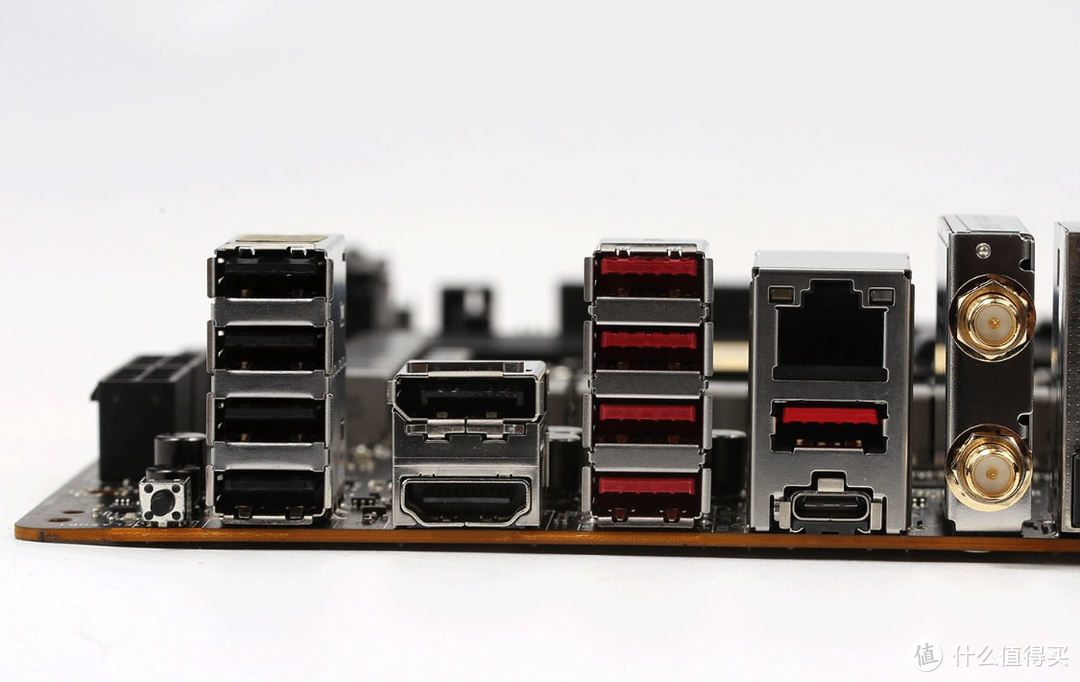Intel 12代酷睿掀起新一轮主板堆料竞赛 微星Z690 CARBON WIFI主板开箱&拆解