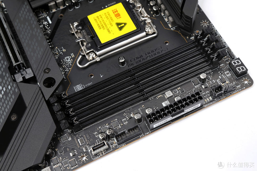 Intel 12代酷睿掀起新一轮主板堆料竞赛 微星Z690 CARBON WIFI主板开箱&拆解