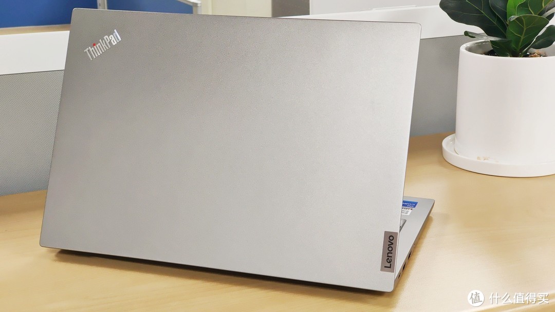 帮销售部领导换新笔记本电脑：ThinkPad E14，拆机加内存随便测试一下硬件性能看看怎么样？