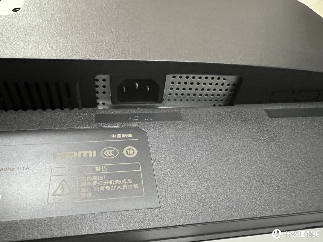 HKC惠科T3252U显示器连接电脑主机