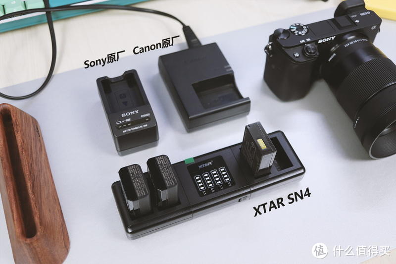 2对电池同时充，单反微单轻松回血，XTAR SN4四槽可拼接相机充电器体验